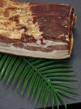 Poitrine de porc fumée cuite